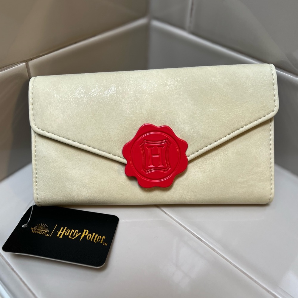 Harry Potter Hogwarts Letter Tri-Fold Wallet - NEW